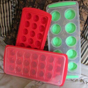 lot of ice cylinder trays